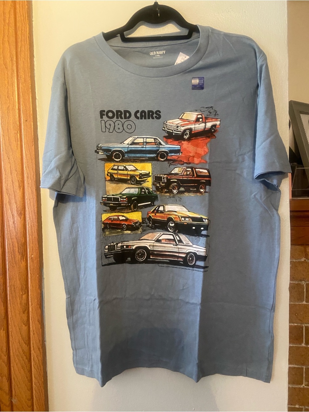 Old Navy Blue Graphic Tee with vintage Ford cars nwt men’s L tall